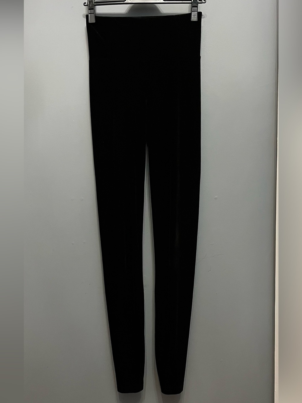 La Classe Couture High Waisted Velvet Leggings, size S